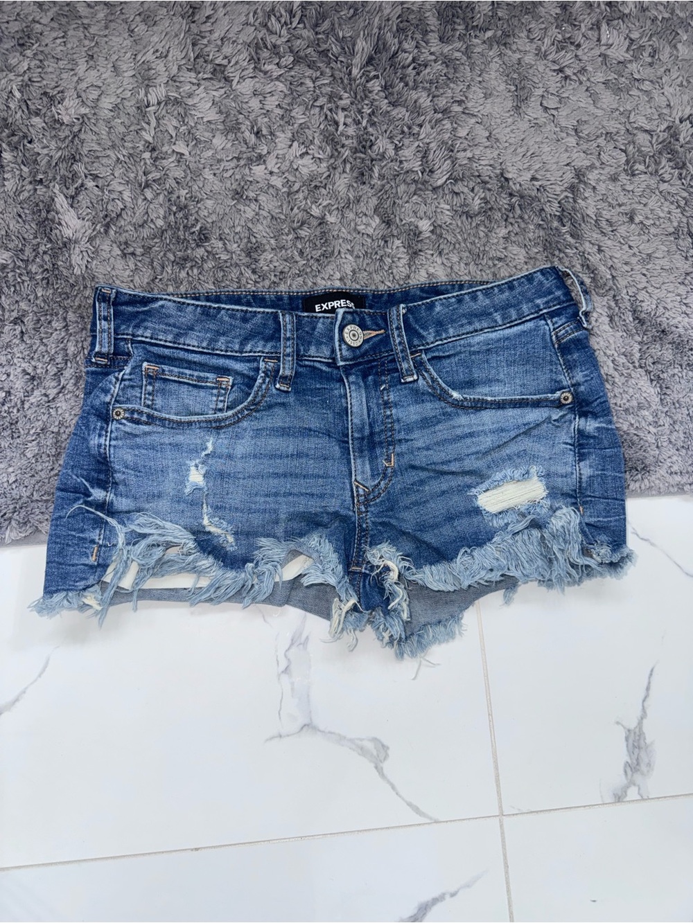 Express Denim Shorts! Size 0 - Picture 2 of 4
